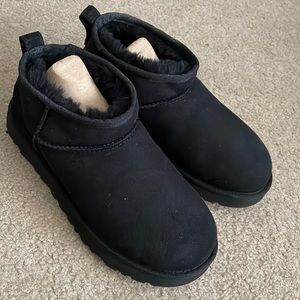 Ugg Classic Ultra Mini Black in Size 7 Never Worn